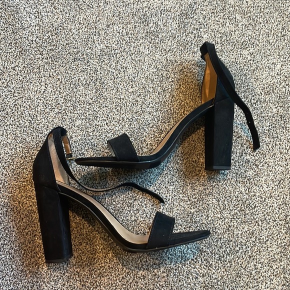 Black Heels - Picture 2 of 4